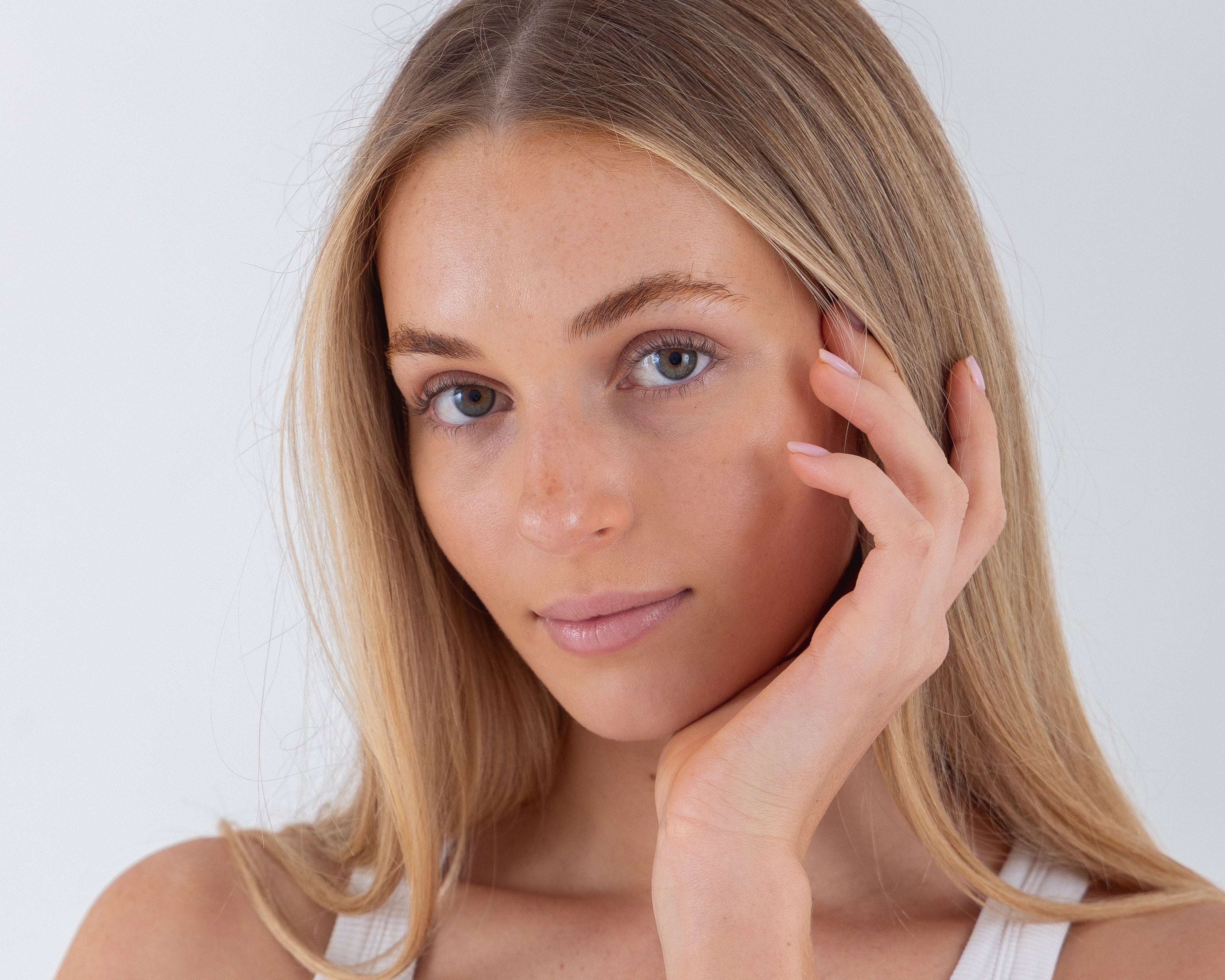 Reveal the calm, even complexion beneath the redness