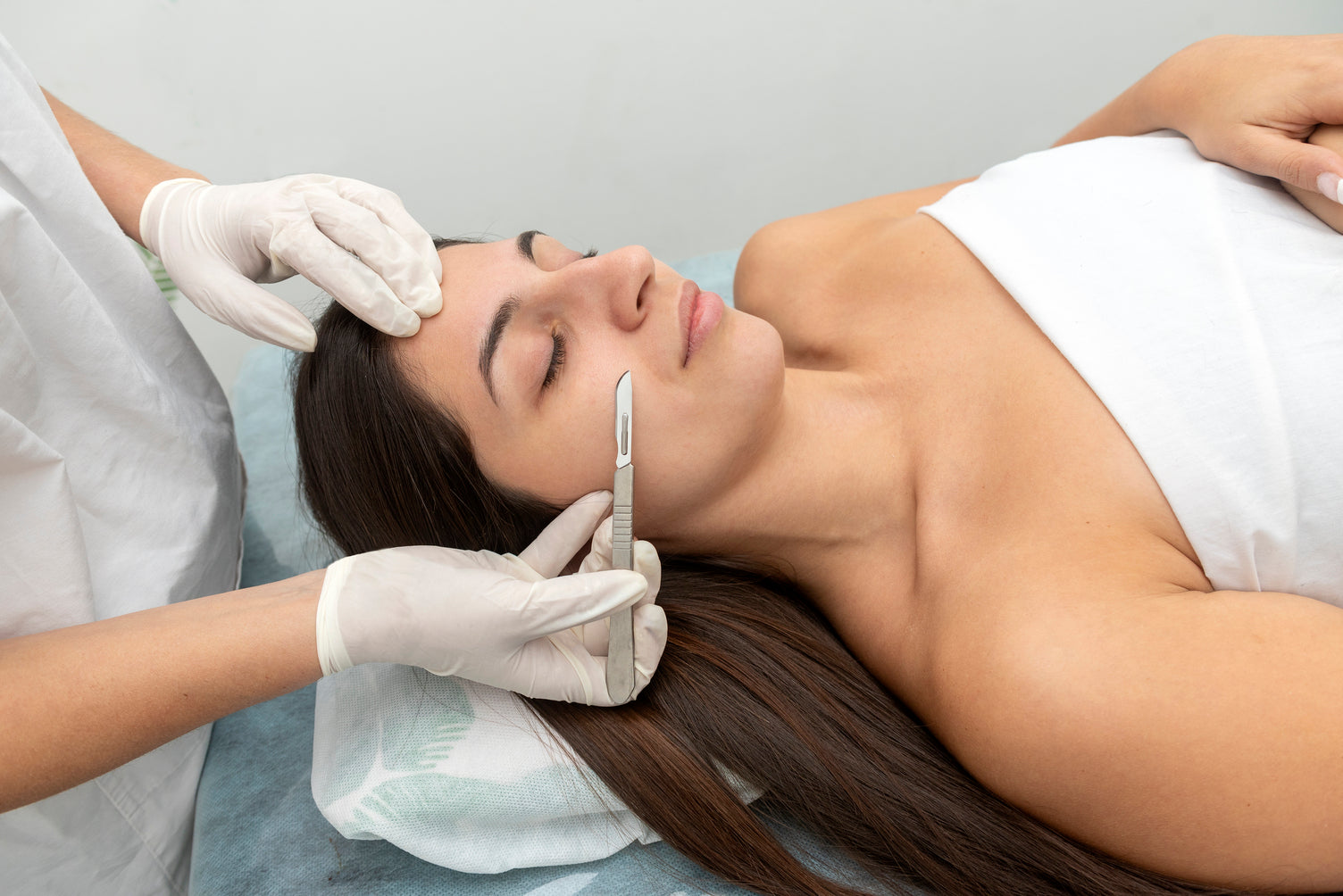 Dermablading (Dermaplaning)